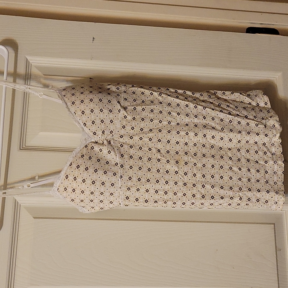 Top, built in undrwire bra